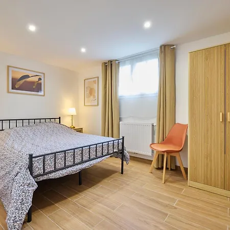 Maison Familiale Piscine & Orsay