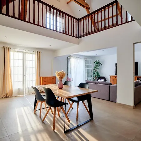 Maison Familiale Piscine & Orsay